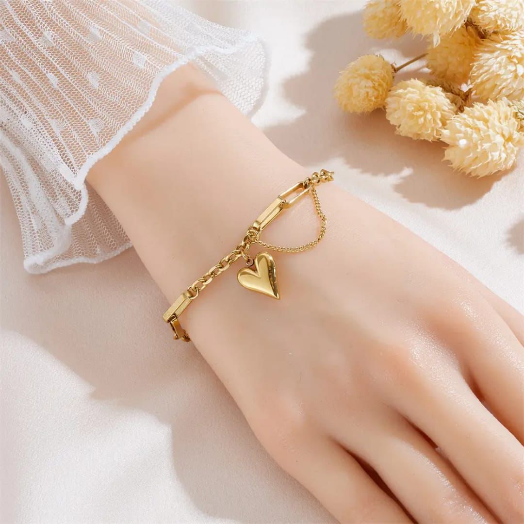 Chic Gold-Plated Heart Charm Bracelet