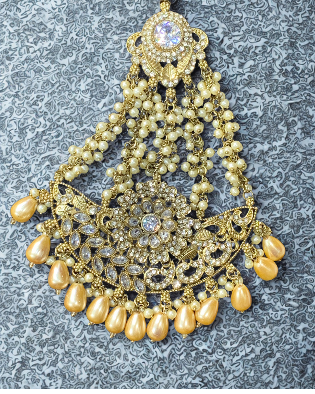 Elegant Pearl and Gold-Studded Vintage Jewelry Piece