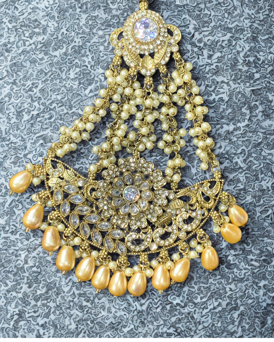 Elegant Pearl and Gold-Studded Vintage Jewelry Piece
